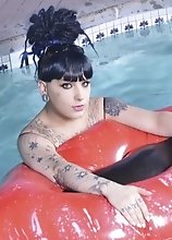 Kelly Seduces and Teases the Pool boy into Sucking and Fucking Her Hard